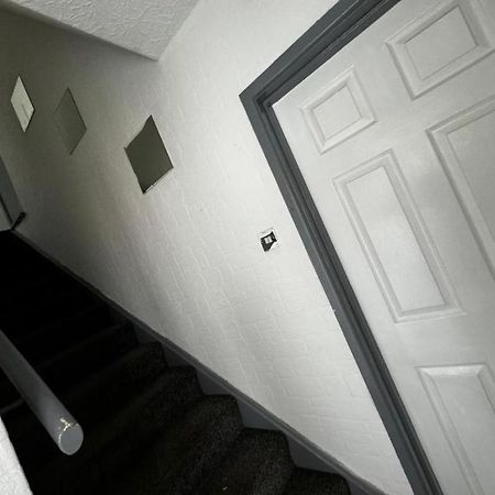 Single Room Xxx Manchester Middleton  Exterior photo