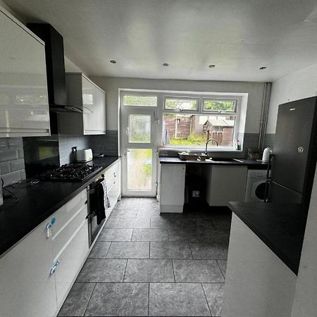 Single Room Xxx Manchester Middleton  Exterior photo