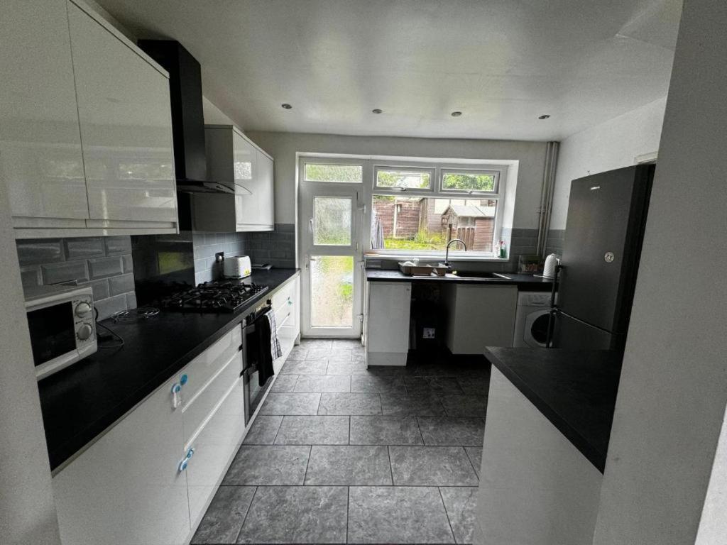 Single Room Xxx Manchester Middleton  Exterior photo